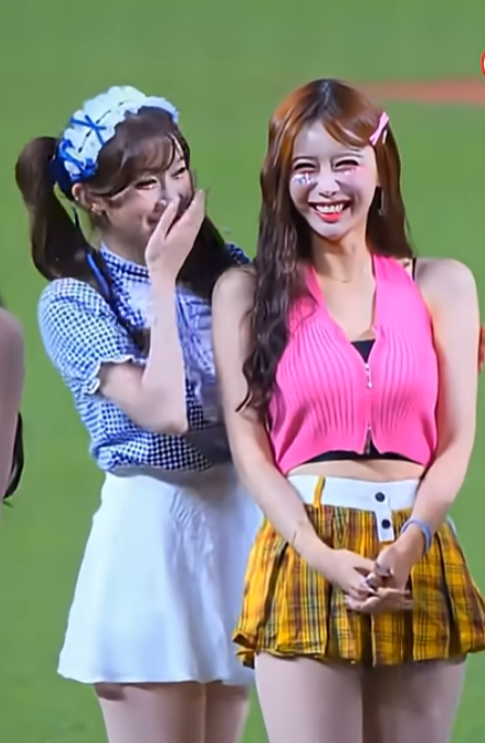 이주은과 이아영이 즐거운 시간을 보내고 있다