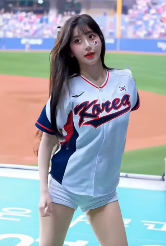 엉덩이 움직임이 매우 매력적으로 만든다