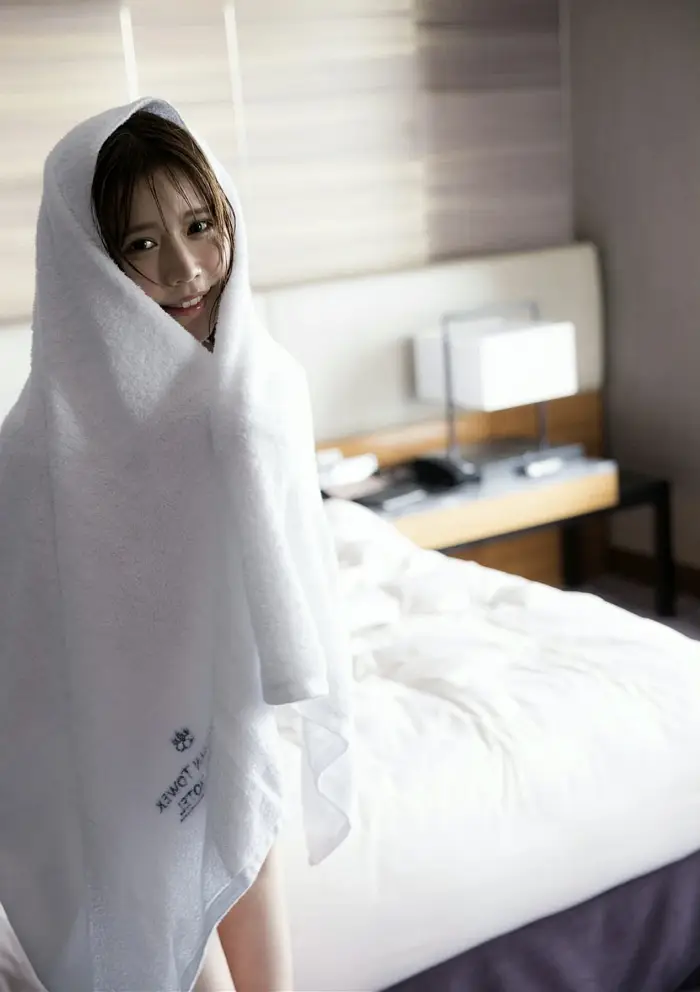 코히나타 유카 포토북 「사랑에 젖어서」 Set.01