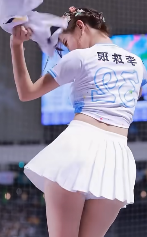 그는 그 놀라움에 매우 놀랐다.