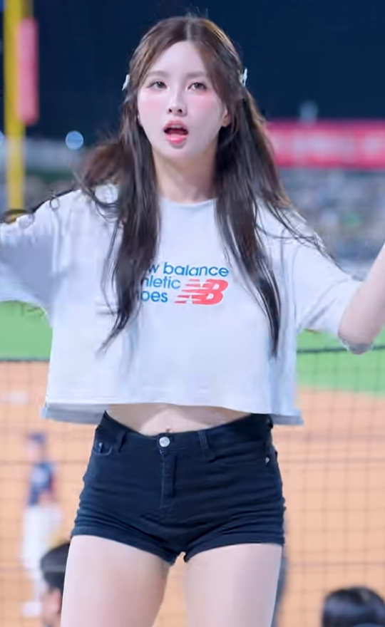 눈웃음 진짜 녹는다 김정원 치어리더