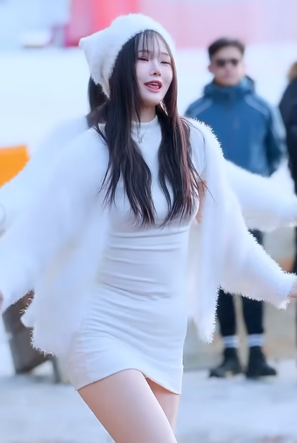 하얗게 남은 그리움, 설원 위에서 더 선명해진 김유림 치어리더의 춤