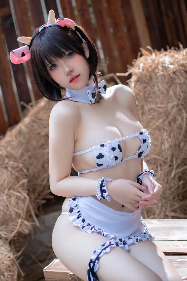 코스프레 아쿤 – 우유를 마시는 아쿤