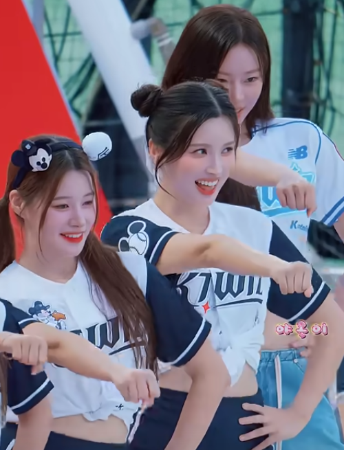 이쁜애 옆에 이쁜애~치어리더 김정원 Kim Jungwon 金貞沅​ 이예빈 Lee Ye Bin 李藝彬 직캠 fancam kt 위즈 아웃송