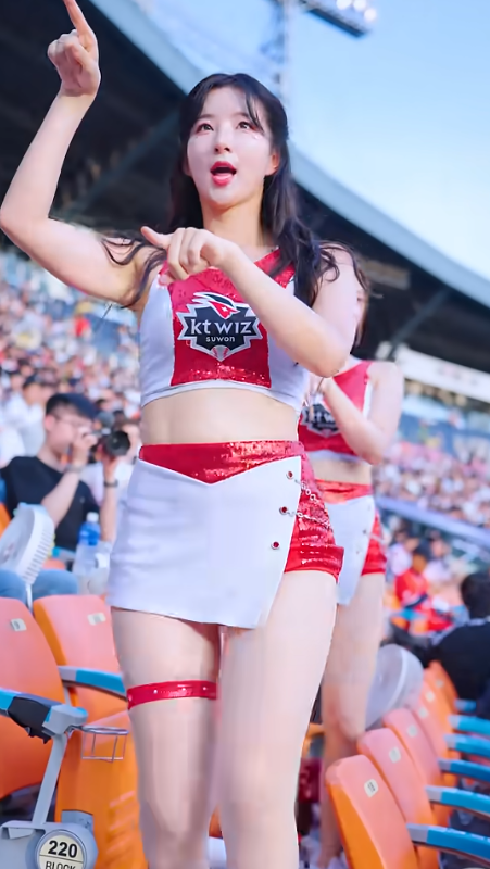 자리 좁아도 아웃송 포항항 김진아 치어리더 Kim Jina
