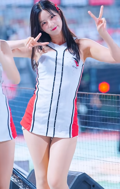짧아서 아슬아슬한 아웃송 Up! 김진아 치어리더 Kim Jina