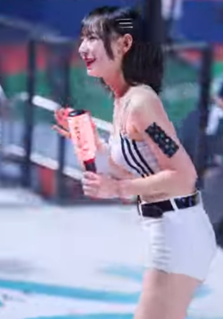 아이컨택 잘해주는 예쁜 치어리더 정희정