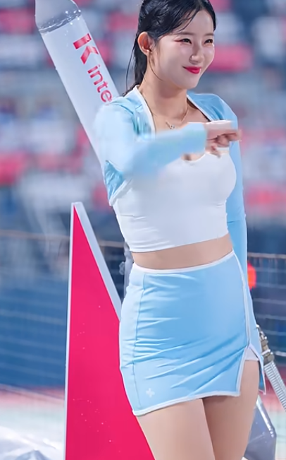 진짜 핏이 완벽하다ㄷㄷ Up! 아웃송 김진아 치어리더