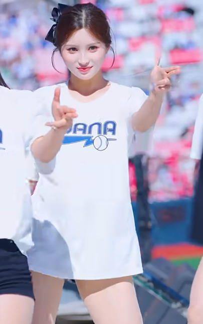 직사광선속 피리춤 아웃송 김정원 치어리더 Kim Jeong-Won Cheerleader ktwiz