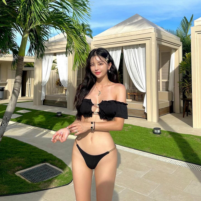 숨길수 없는 비키니 몸매