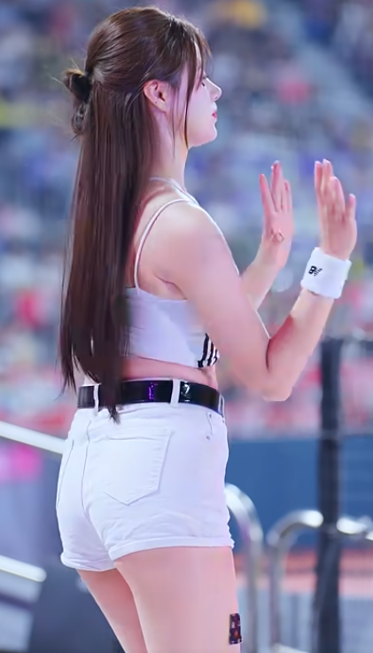 동작틀려 눈치보이는 이예빈 치어리더 아웃송 Lee Yebin cheerleader ktwiz