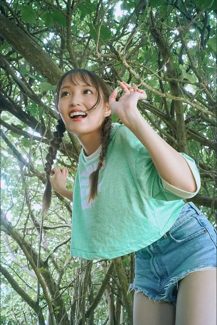 NEO 네오, 사진집 2025 가을 시즌 걸 「푸른빛에 녹아들다」