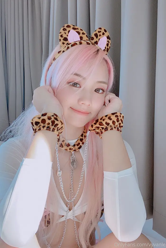 핑크빛 부드러운 헤어와 살결을 가진 여친