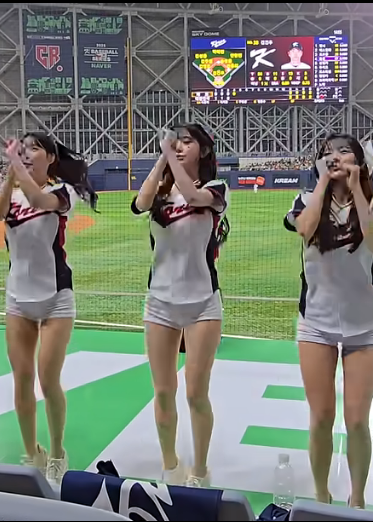 타구단 치어리더가 추는 롯데아웃송ㅋㅋㅋ 홍라님 제외